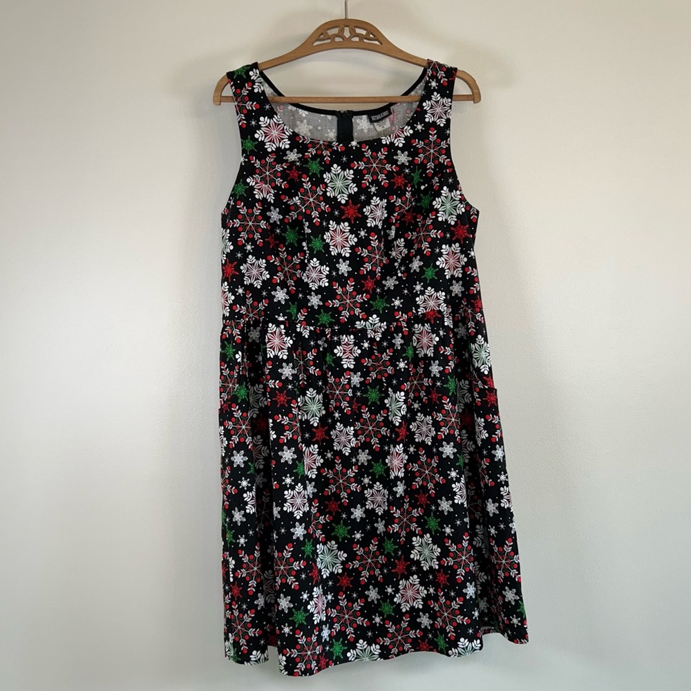 Retrolicious ModCloth Black Snowflake Dress Holiday Red & Green - size 1X - Picture 4 of 9